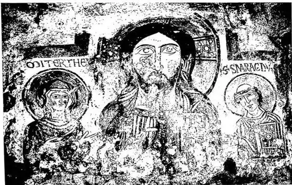 In alto: CRISTO TRA LA VERGINE E S. SMARAGDO. Affresco nelle catacombe (sec. IX). In basso: CHIESA DELLA ROTONDA, già ninfeo della Villa di Domiziano. Interno dopo i restauri.