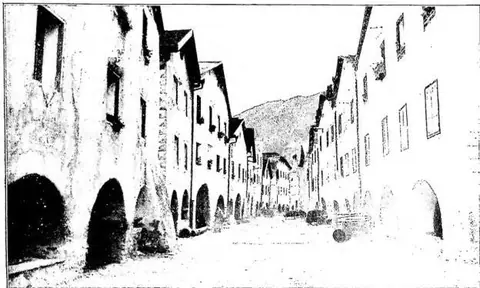 Glums: interior of the village.