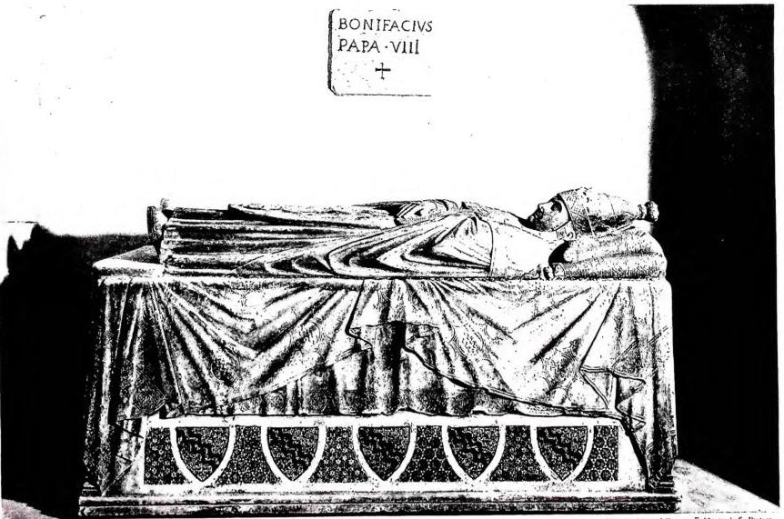 (Progr. t. 1000, della rev. Fabbrica da S. P. 1000) SEPOLCRO DI BONIFACIO VIII Opera di Arnolfo di Cambio (sec. XIV) nella nuova sistemazione delle grotte Vaticane - Città del Vaticano