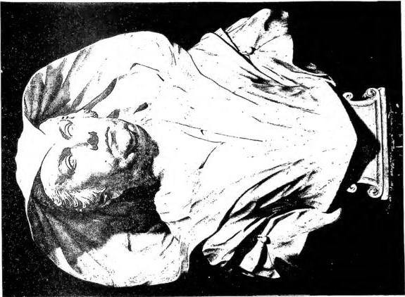 Left: ST. LONGINUS. Work by G. L. Bernini (1640) - Vatican City, basilica of S. Pietro.