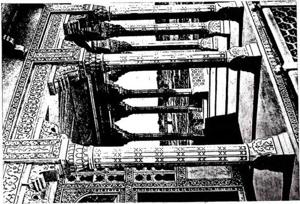 Right: TOMB OF THE KINGS at Golconda, near Hyderabad, capital of the kingdom of Kutb Shaki (16th and 17th cent.) - India, Trichinopoly.