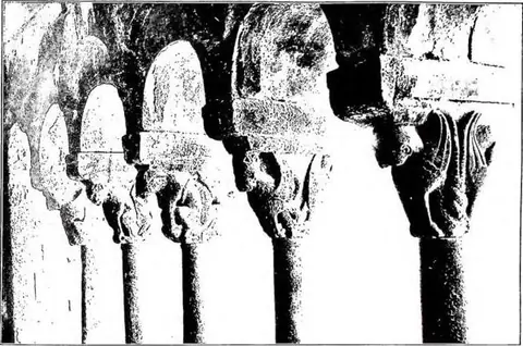 Romanesque little loggia on the right side of the Cathedral (late 12th century-early 13th century).