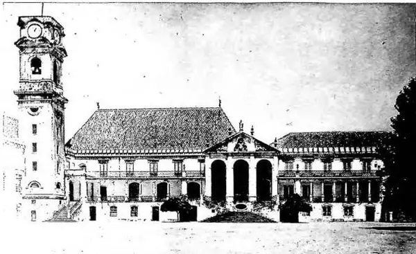 In alto: UNIVERSITÀ. La “Via Latina”, porticato ionico del sec. XVIII. La torre fu terminata nel 1733, su disegno di J. F. Ludwig, architetto del palazzo di Mafra. In basso: UNIVERSITÀ. Decorazione del soffitto di una sala della “Biblioteca Geral” (1723).
