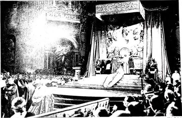 Above: CONSISTORY IN S. PIETRO (1946). Imposition of the cardinal's hat. Below: CONSISTORY IN S. PIETRO (1946). Singing of the Te Deum at the end of the Consistory.