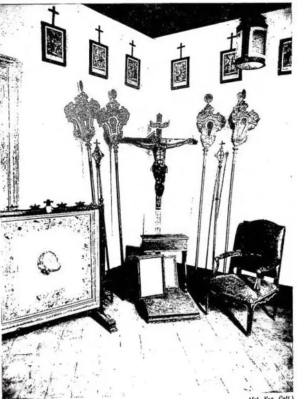 Left: BEGINNING OF THE STATUTES OF THE ARCICONFRATERNITA of S. Giovanni dei Fiorentini, written on 1 Nov. 1456 on a parchment codex. Right: CRUCIFIX AND LANTERNS USED BY THE CONFRATERNITY of S. Giovanni Decollato in Rome. L'ANDRE er gloria dello s'innopotere dio edella sua gloriosa madre ma- sonna s