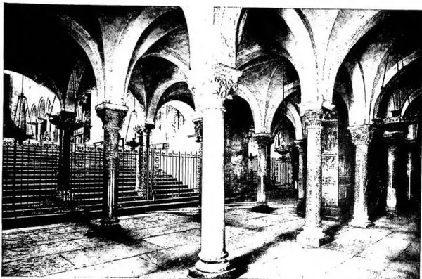 Above: CRYPT OF THE BASILICA OF S. ZENO MAGGIORE (12th-13th cent.) - Verona. Below: CRYPT OF THE CATHEDRAL OF OTRANTO (11th cent. with 6th-cent. capitals).