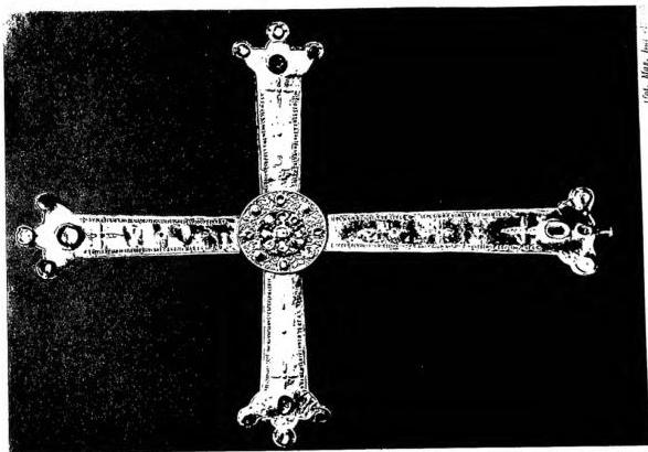 Left: CROSS-SHAPED CUSTODIA. Repoussé silver from the time of Pope Paschal I (817-24) - Biblioteca Vaticana, Museo Sacro.