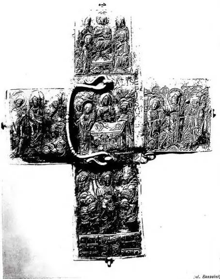 A sinistra: CUSTODIA A FORMA DI CROCE. Argento sbalzato del tempo di papa Pasquale I (817-24) - Biblioteca Vaticana, Museo Sacro. A destra: CROCE DETTA "DELLA VITTORIA", in legno ricoperta d'oro, pietre preziose e smalti (sec. x) - Oviedo, Cattedrale.