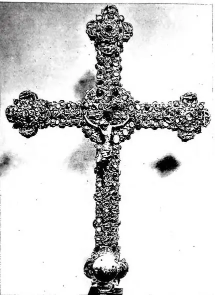 A sinistra: CROCE A SBALZO, pietre preziose e cesello (sec. xiv) - Biblioteca Vaticana, Museo Sacro: Sancta Sanctorum. A destra: CROCE IN ARGENTO SBALZATO E NIELLATO. Opera di Paolo Vanni da Perugia (sec. xv) - Spello, chiesa di S. Maria Maggiore.