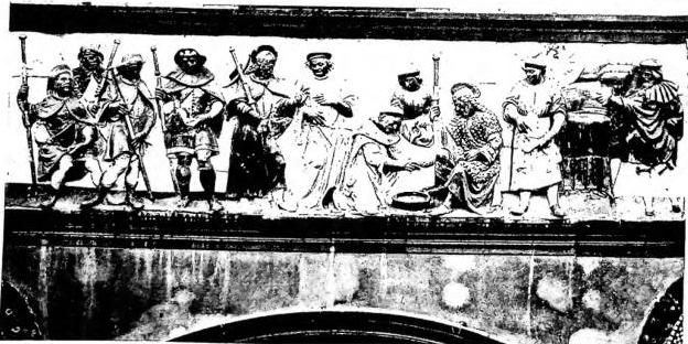 In basso: CURA DEI PELLEGRINI. Fregio in terracotta policroma nell'ospedale del Ceppo, opera di Andrea e Giovanni Della Robbia - Pistoia.