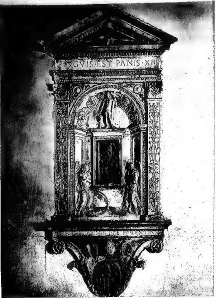 Left: EUCHARISTIC TABERNACLE IN THE FORM OF AN AEDICULE (early 16th cent.) - Ferentino, Cathedral.
