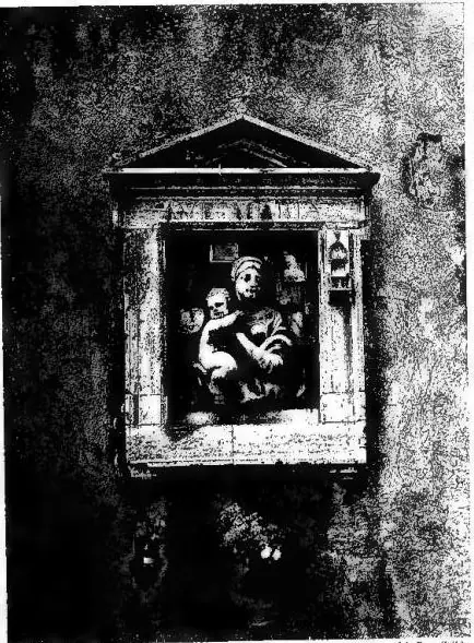 Left: AEDICULE WITH THE VIRGIN AND CHILD, marble sculpture from the workshop of J. Sansovino (16th cent.) - Rome, Salita di S. Sebastianello. Right: AEDICULE WITH THE VIRGIN AND CHILD, fresco painting of the 17th cent. - Rome, Piazza dell'Orologio, on the corner of the Oratorio dei Filippini.