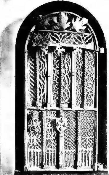 A sinistra: SPORTELLO DI TABERNACOLO, proveniente dal duomo di Aosta (sec. XV) - Torino, Museo Civico. A destra: CANCELLO DELLA SAGRESTIA DELLA CHIESA DI S. CROCE (1371) - Firenze.