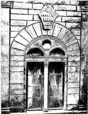 In alto a destra: FINESTRA DEL PALAZZO RUCELLAI. Disegno di L. B. Alberti (ca. 1450) - Firenze.