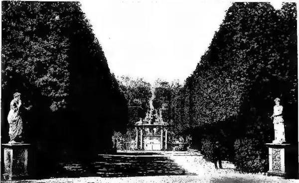 In alto: UN VIALE DEL GIARDINO DI BOBOLI (fine del sec. XVI). In basso: PALAZZO MANNELLI RICCARDI. Opera del Buontalenti (ca. 1570).