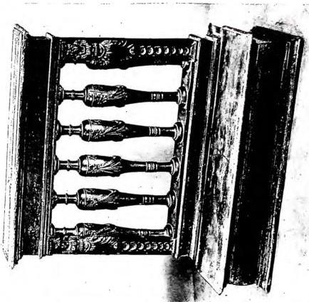 KNEELER.