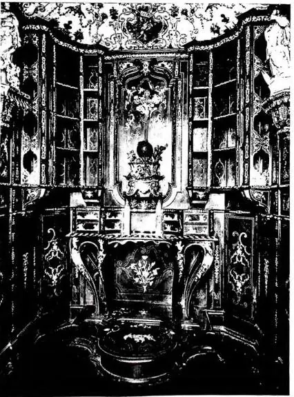 INGINOCCHIATOIO. Arte toscana (sec. XVI) - Siena, chiesa di S. Agostino. PREGADIO DI RE CARLO ALBERTO. Opera di P. Piffetti (1700-77) - Torino, Palazzo Reale.