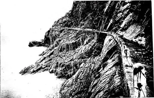 Above: THE EROSIVE ACTION OF THE SEA CAUSES THE CONTINUOUS FLAKING OF THE ROCKS Riomaggiore (Liguria). Below: ECONOMIC EXPLOITATION OF THE LAND: Ingenious cultivation of the vineyard on steep slopes of the Ligurian coast - Vernazza (Liguria).
