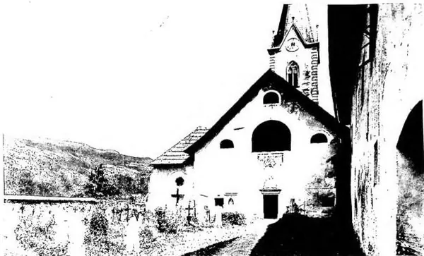 In alto: CHIESA PARROCCHIALE DI OSSIACH, già del monastero benedettino fondatovi (ca. il 1028) e soppresso nel 1783. In basso: CRIPTA DEL DUOMO (1174).
