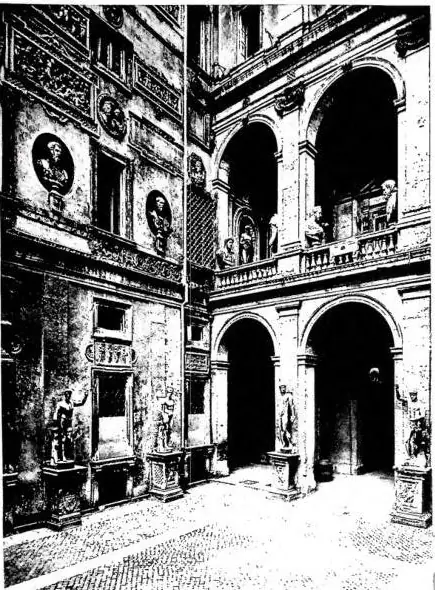 INTERNO DELLA CHIESA DI S. MARIA DELLA VITTORIA Roma. CORTILE DI PALAZZO MATTEI Roma.
