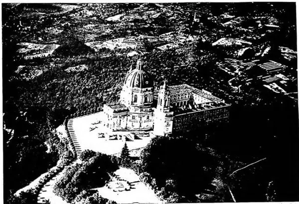 Above: AERIAL VIEW OF THE BASILICA OF SUPERGA (1717-36) - Turin. Below: WOODEN MODEL for the sacristy of St. Peter's — Fabbrica di S. Pietro.