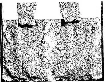 Above left: VENICE POINT SURPLICE (17th cent.) - Parma, Tesoro della chiesa della Steccata. Above right: FLANDERS POINT BORDER. Capponi surplice (18th cent.) - Pisa, sacristy of the Duomo. Below left: ENGLISH POINT LACE (18th cent.) - Paris, Musée de Cluny. Below right: SPANISH POINT LACE IN THE AIR