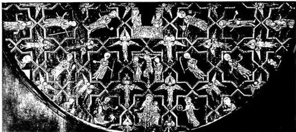 In alto: PIVIALE detto «di Pio IX», conservato nella Biblioteca Vaticana (sec. XIII). In basso: PIVIALE DI PIO II, dono di Tommaso Paleologo. Arte inglese (sec. XIV) - Pienza, Museo civico.