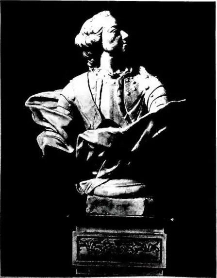 A sinistra: BUSTO IN PORCELLANA BIANCA DI CAPODIMONTE (sec. XVIII) - Napoli, collezione Worth. A destra: S. GIUSEPPE. Porcellana policroma di Capodimonte (sec. XVIII) - Napoli, collezione Worth.