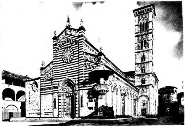 Above: FACADE OF THE CATHEDRAL (built in the 14th cent., facade modified in the 15th cent.). The bell tower is from the 14th cent. Below: THE CASTLE (1245-47).