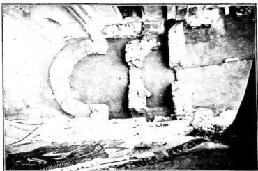 PAESI BASSI - Ressi di una chiesa romanica a tre abidi del 1000 ca., rinvenuti sotto l'attuale chiesa parrocchiale cattolica - Wessem (Limburgo).