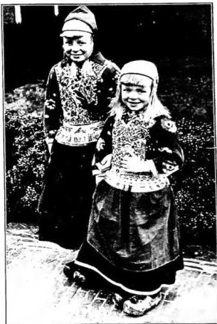 PAESI BASSI - Costumi di Volendam.