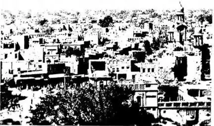 Above left: PANORAMA OF THE OLD CITY - Multan. Above right: RAILWAY STATION - Multan. Below left: HOSPITAL OF THE FRANCISCAN MISSIONARY SISTERS OF MARY - Lyallpur. Below right: CATHOLIC HOSPITAL founded and directed by the «Medical Missionaries Sisters» of Philadelphia (U. S. A.) - Rawalpindi.