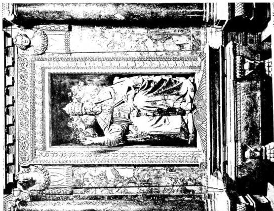 Left: PAUL III AMONG HIS NEPHEWS CARD. ALESSANDRO AND OTTAVIO FARNESE. Painted by Titian - Naples, Pinacoteca of the National Museum.