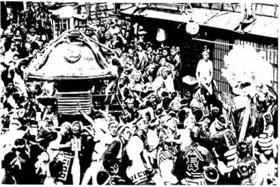 Above left: SHINTO PILGRIMAGE in Tokyo. Above right: BUDDHIST PILGRIMAGE at Kanazawa (Japan, Nagoya) on the coast of the Sea of Japan. The bonzes file through the crowd of the faithful. Below left: MUSLIM PILGRIMAGE in Pakistan. Below right: HINDU PILGRIMAGE. Procession of the great allegorical cart