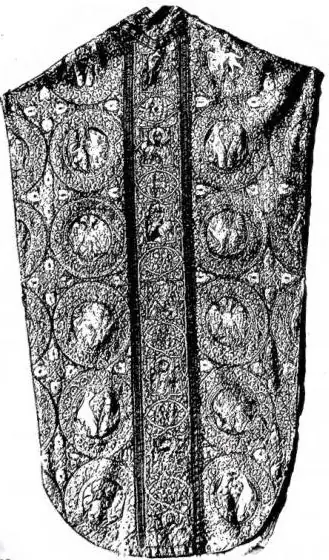 A sinistra: PIANETA IN SETA ROSSA RICAMATA IN ORO, del parato di Bonifacio VIII (sec. XIII) - Anagni, Tesoro della Cattedrale. A destra: PIANETA IN SETA BIANCA CON RICAMI SU MOTIVI CINESI (Suore Ausiliatrici del Purgatorio) - Roma, Mostra d'arte missionaria del 1950, Cina.