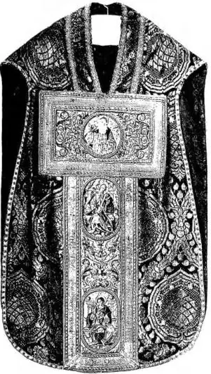 A sinistra: PIANETA DI BROCCATO ROSSO CON RICAMO (sec. XVI) - Perugia, Museo dell'Opera del Duomo. A destra: PIANETA DI «PASQUA» DELL'ARCIVESCOVO LUDOVICO DEL GALLO (1824-48) - S. Severina, Duomo.