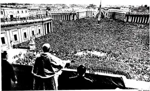 Above: ADDRESS TO THE ROMAN FAITHFUL ON EASTER DAY 1952. Below: AUDIENCE TO EXECUTIVES, STAFF AND WORKERS OF THE ENCICLOPEDIA CATTOLICA (3 Dec. 1950).