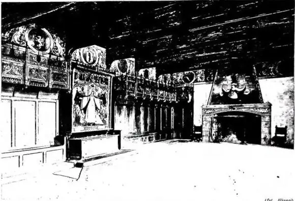 In alto: SALA DEL TRONO, in Casa Cavassa, ora Museo civico. A sinistra tavola con Madonna e devoti, tra i quali Ludovico II Marchese di Saluzzo e Margherita di Foix (1449) - Saluzzo. In basso: CORO DELLA CHIESA DI S. GIOVANNI, in stile gotico-piemontese (sec. XV) - Saluzzo.