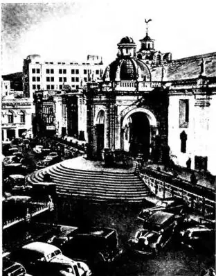 Above left: PLAZA INDEPENDENCIA - Quito. Above right: COURTYARD OF THE UNIVERSITY - Quito. Below left: CEILING OF THE CHOIR OF THE CHURCH OF S. FRANCESCO (16th cent.) - Quito. Below right: PULPIT OF THE COMPAÑIA - Quito.