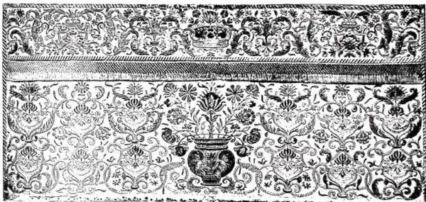 In alto: PALIOTTO RICAMATO IN CORALLO (sec. XVII) - Palermo, chiesa di S. Giuseppe dei Teatini. In basso a sinistra: LA COMUNIONE DEGLI APOSTOLI. Ricamo orientale in oro e argento (1100) - Castellarquato, Cattedrale. In basso a destra: ULTIMA CENA. Cappuccio di piviale. Ricamo fiammingo su broccato 