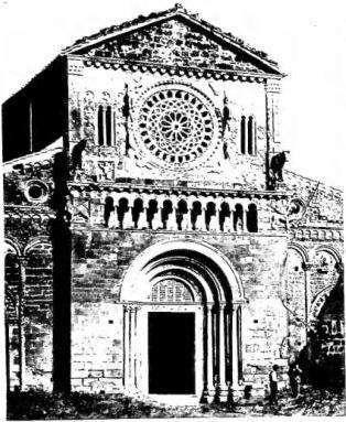 In alto a destra: ROSONE DELLA FACCIATA DELLA CHIESA DI S. CHIARA (1257-60) - Assisi.