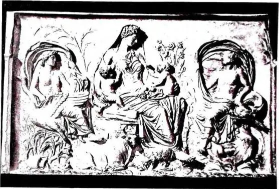 In alto: PERSONIFICAZIONE DELLA «TELLUS» tra l'Aria e l'Acqua. Particolare dei rilievi dell'Ara Pacis (9 a. C.) - Roma. In basso: PERSONIFICAZIONE DELLA «TERRA». Miniatura dell'Exultet I (ca. 1000) - Bari, Duomo.