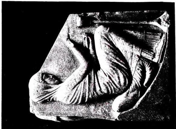 Left: THE SCRIBE. Egyptian limestone sculpture (5th dynasty, ca. 2400 B.C.) - Paris, Louvre. Right: VEILED WOMAN in the act of placing grains of incense on a small brazier. Detail of the «Ludovisi Throne». Greek sculpture of the first decades of the 5th cent. B.C. - Rome, Museo delle Terme.