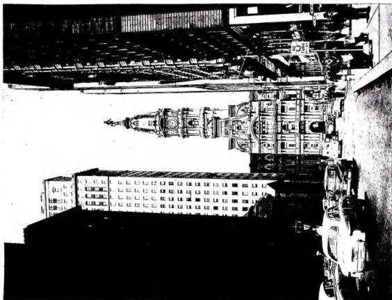 Left: WALL STREET, with the « New York Stock Exchange » (1792) - New York.