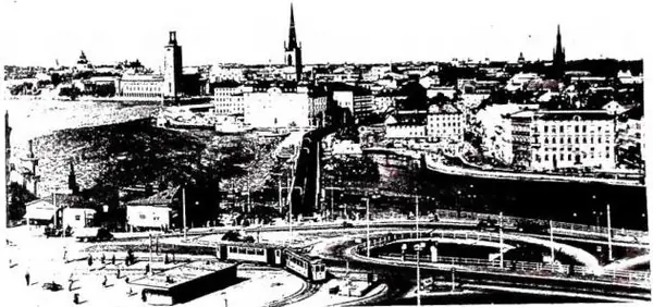 In alto: PANORAMA DELLA CITTÀ DALL'ALTO DELLA TORRE CATERINA. In basso a sinistra: CAPPELLA FUNERARIA eretta nel sec. XVII presso la chiesa gotica di S. Francesco nell'isola di Riddarholmen. In basso a destra: INTERNO DELLA CAPPELLA DEL CASTELLO REALE (inizio sec. XVIII).