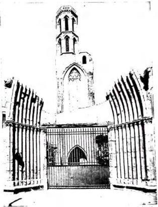 Above left: APSE AND BELL TOWER of St-Sernin (12th cent.) with restorations carried out in 1885 by Viollet-le-Duc - Toulouse. Above right: BELL TOWER AND PORTICO of the church of the Cordeliers (14th cent.), destroyed by fire in 1870 - Toulouse. Below left: INTERIOR OF ST-SERNIN (11th-12th cent.) with the display of relics - Toulouse. Below right: EXTERIOR OF THE CHURCH of Notre-Dame du Taur (15th cent.).