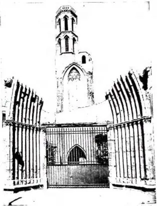 In alto a sinistra: ABSIDE E CAMPANILE di St-Sernin (sec. XII) con restauri eseguiti nel 1885 da Viollet-le-Duc - Tolosa. In alto a destra: CAMPANILE E PORTICO della chiesa dei Cordeliers (sec. XIV), distrutta da un incendio nel 1870 - Tolosa. In basso a sinistra: INTERNO DI ST-SERNIN (sec. XI-XII) 
