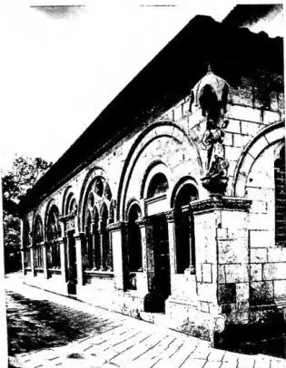 Above left: ORATORY OF S. MARIA DELLA ROSA (1309) - Lucca. Above right: PALAZZO DEI TURCHI, or dei Diavoli, of medieval era, enlarged by A. Federighi in 1460 - Siena. Below left: INTERIOR OF THE ABBEY OF S. GODENZO, founded in 1029 by Giacomo il Bavaro and restored in 1921 by arch. E. Cerpi - Floren