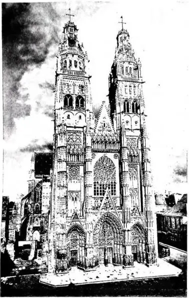 A sinistra: ESTERNO della Cattedrale (sec. XIII-XVI) - Tours. A destra: LA CHIESA DI S. MARTINO, costruita dall'architetto Laloux tra il 1897 e il 1924 - Tours.