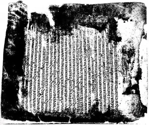 Left: cod. Vat. lat. 3226, fol. 11e of the 5th cent., the only representative of family A in the tradition of Terence. Right: cod. Vat. lat. 3868, fol. 22e of the 10th cent., one of the representatives of branch γ of family S in the same tradition. The facsimiles reproduce the same passage of the Eu